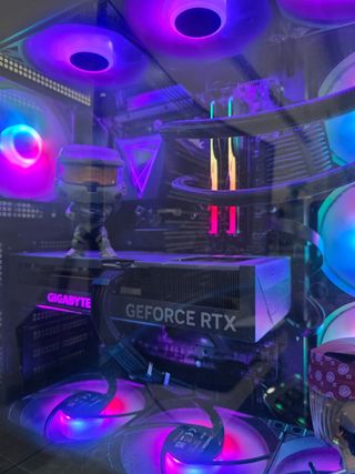 MSI B650 Tomahawk + Ryzen 5 9600X + Contact Frame