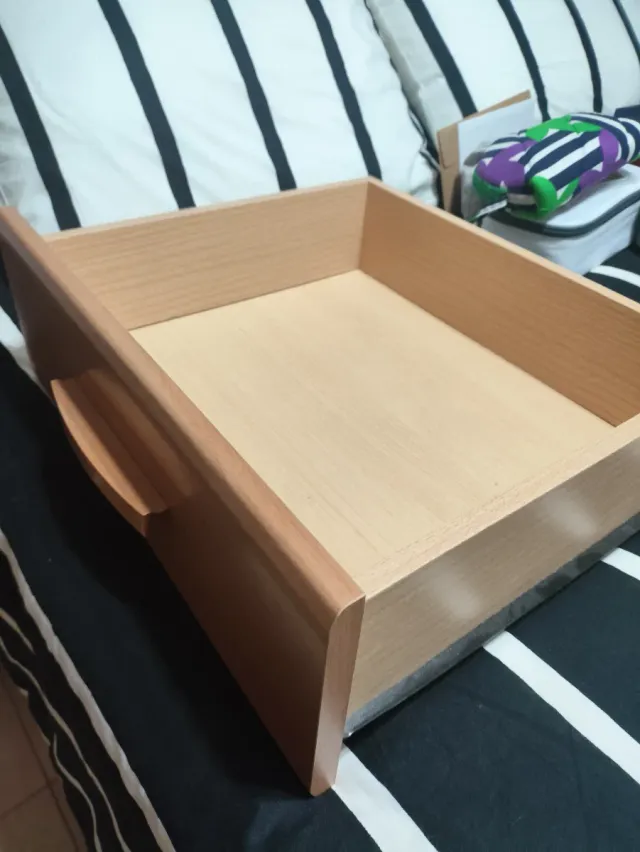 Mesita de noche de madera