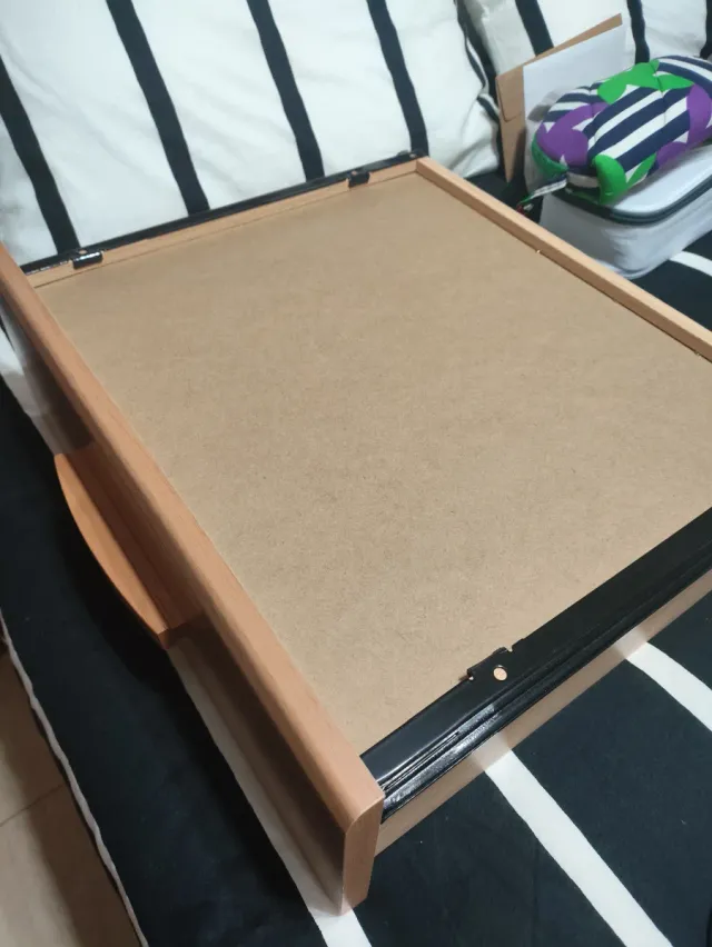 Mesita de noche de madera