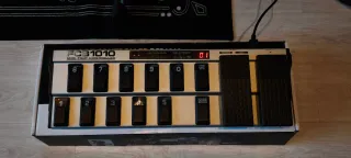 Behringer FCB1010 Pedalera MIDI  + chip uno2 extra