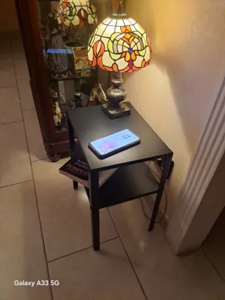 Comodino in metallo nero con 2 ripiani