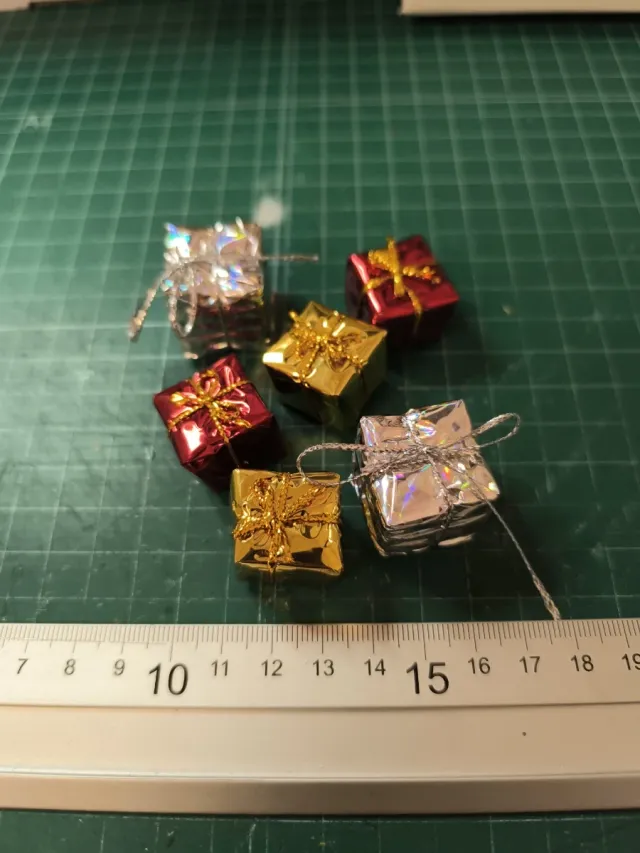 Mini Regali Decorativi per Case delle Bambole