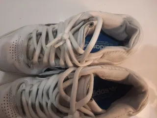 Zapatillas Adidas Tyshan Blancas