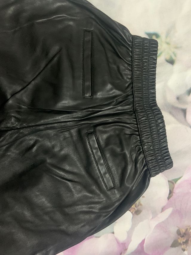 Pantalones de cuero negros