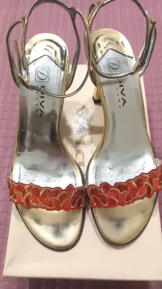 Sandalias tacón DIVA oro y rojo