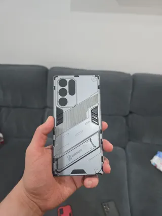 Custodie per iPhone e Samsung