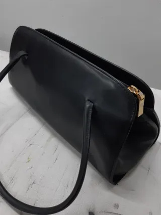 Bolso de piel negro clásico