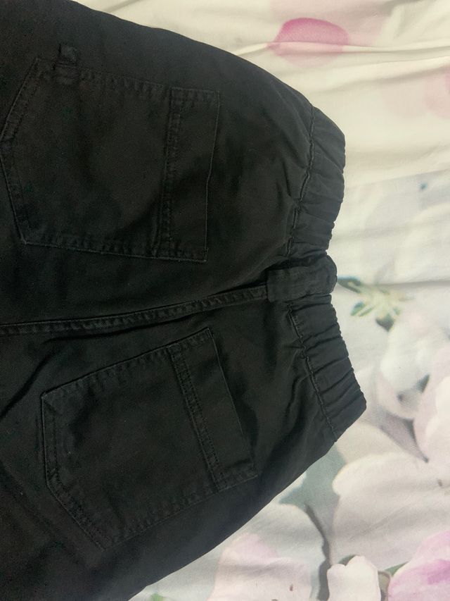 Pantalón negro cargo