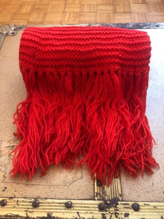 Sciarpa lunga fatta a mano rossa
