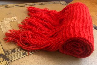 Sciarpa lunga fatta a mano rossa