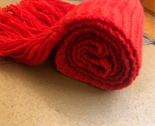 Sciarpa lunga fatta a mano rossa