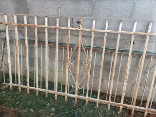 Reja de ventana de hierro forjado