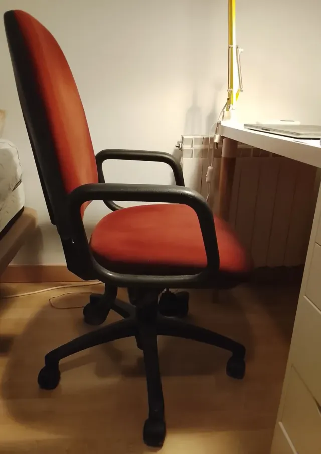 Silla de escritorio con ruedas burdeos