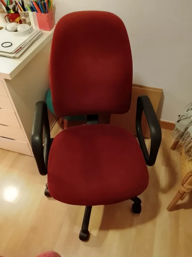 Silla de escritorio con ruedas burdeos