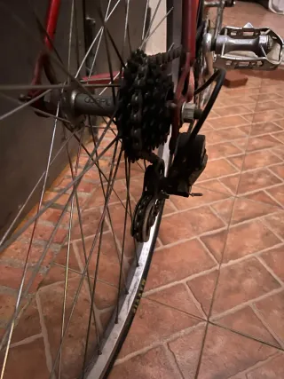 Bicicleta Orbea de carretera roja