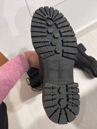 Botas negras altas con cuerdas