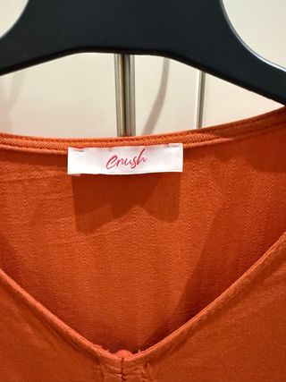 Blusa naranja con cordón