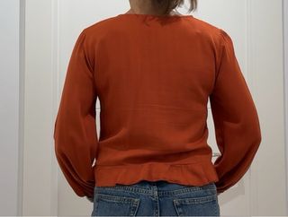 Blusa naranja con cordón