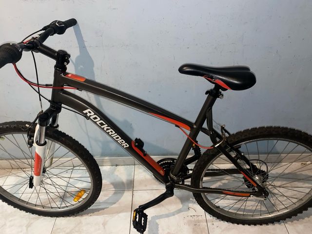Bicicleta Rockrider Negra y Naranja
