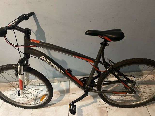 Bicicleta Rockrider Negra y Naranja