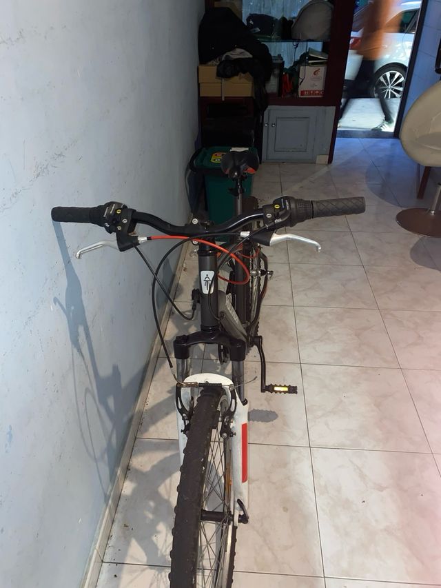 Bicicleta Rockrider Negra y Naranja