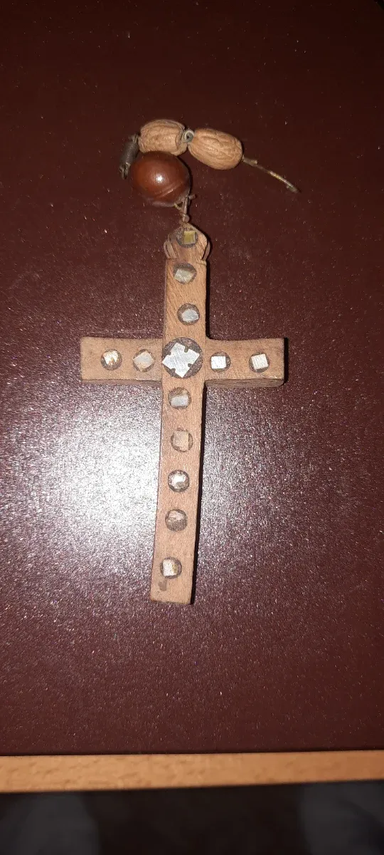 Antico Crocifisso in Legno con Inserti