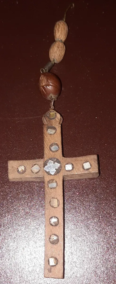 Antico Crocifisso in Legno con Inserti