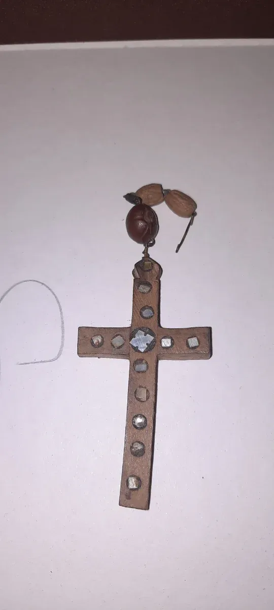 Antico Crocifisso in Legno con Inserti