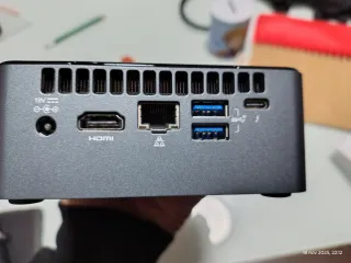 Intel NUC BOXNUC8i3BEH2 Mini PC
