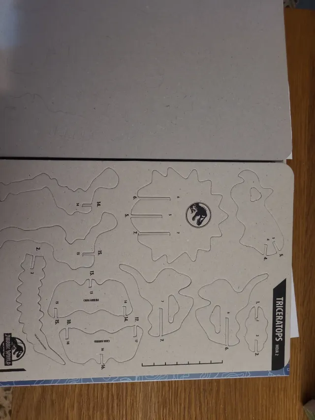 Álbum Jurásico Park Día y Maquetas