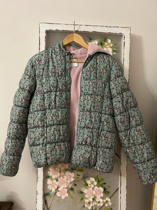 Chaqueta acolchada niña estampado floral