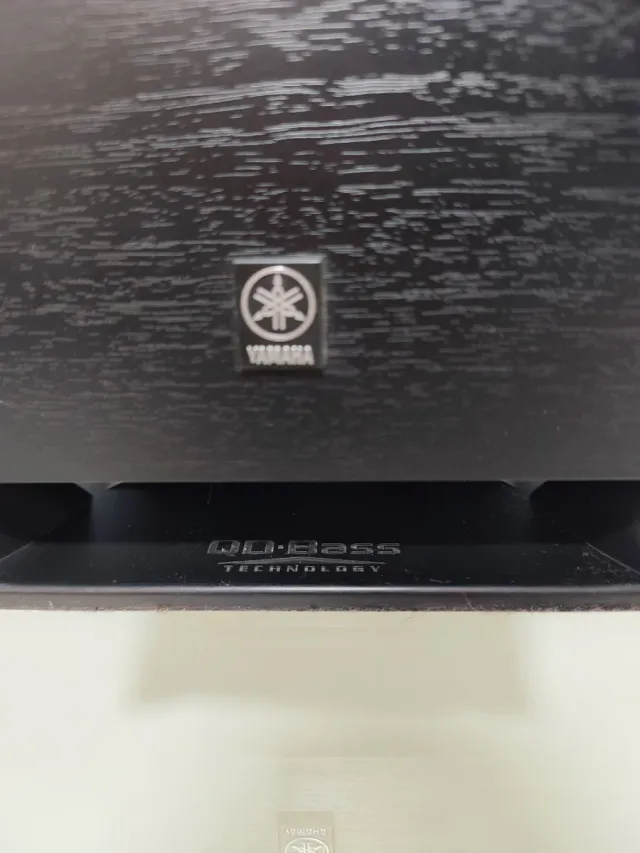 Subwoofer Yamaha YST-SW015 Ativo Preto