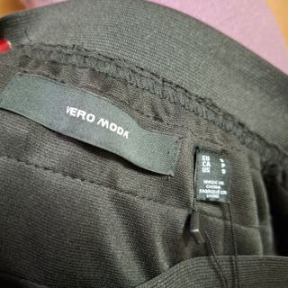 Falda VERO MODA efecto escamas Talla S