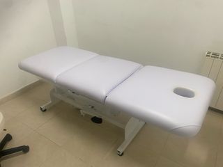 Camilla hidráulica blanca 3 cuerpos y portarrollos