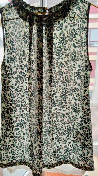 Camisa Cortefiel sin mangas estampado animal