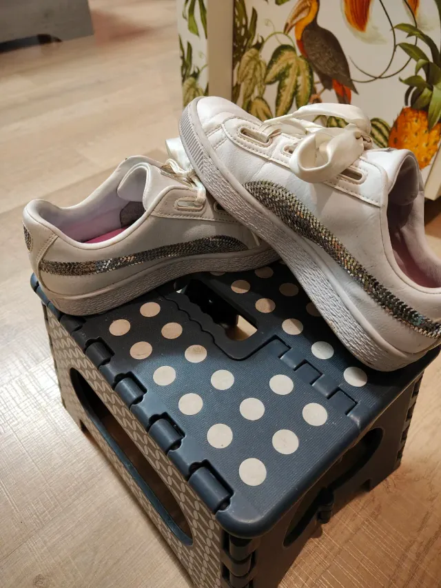 Zapatillas Puma Blancas con Detalles Plateados