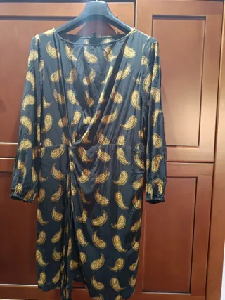 Vestido negro estampado paisley