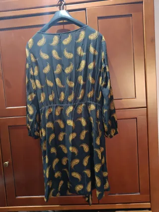 Vestido negro estampado paisley