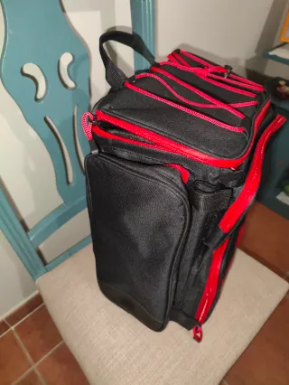 Mochila Ultimate Negra y Roja