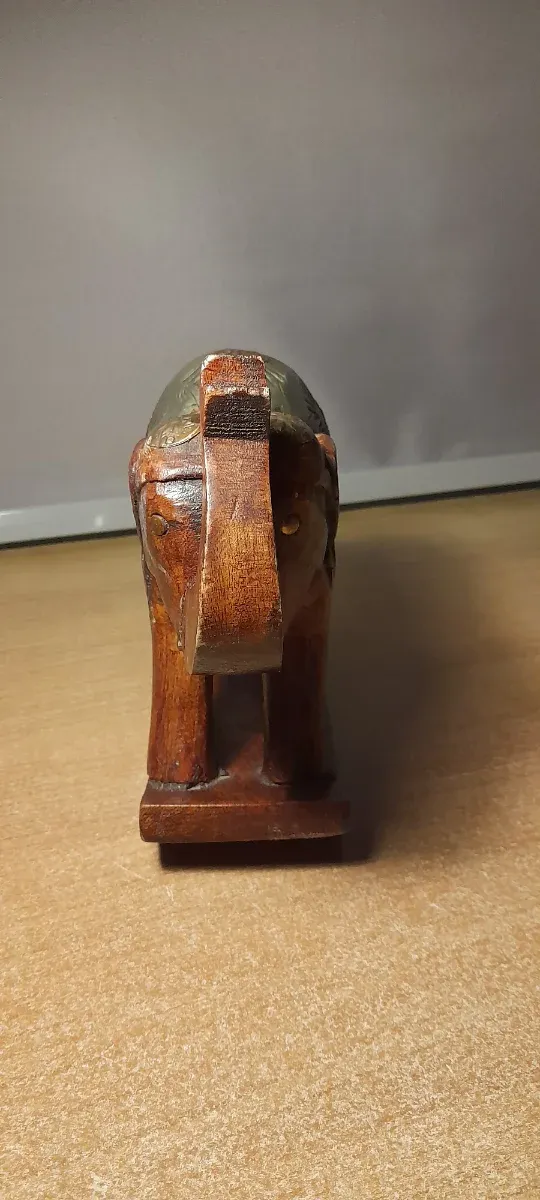 Elefante balancín madera y latón antiguo