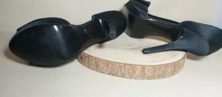 Zapatos de tacón Dune negros con adornos dorados