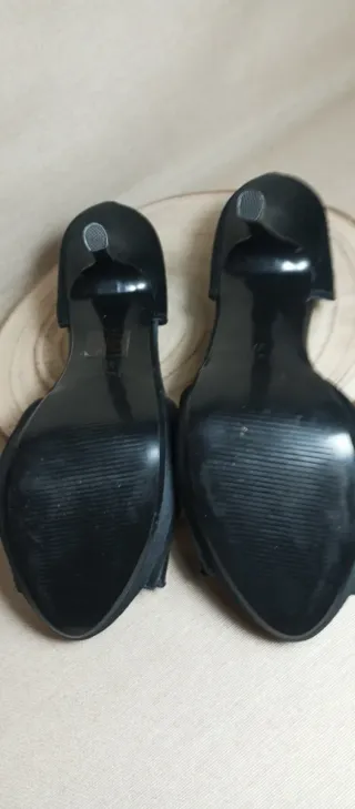 Zapatos de tacón Dune negros con adornos dorados