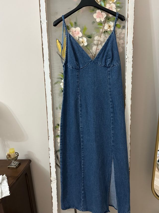 Vestido vaquero midi con abertura