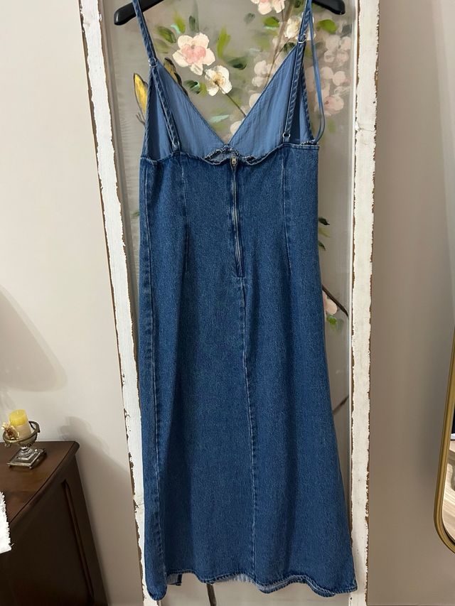 Vestido vaquero midi con abertura