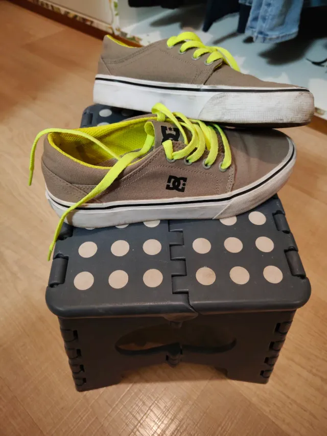 Zapatillas DC grises y verdes