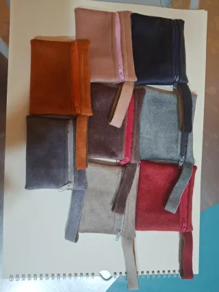 Lote de 8 monederos hechos a mano.