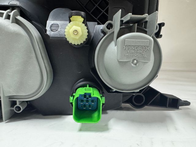 FARO DERECHO FORD FIESTA 96 REF: 1127895