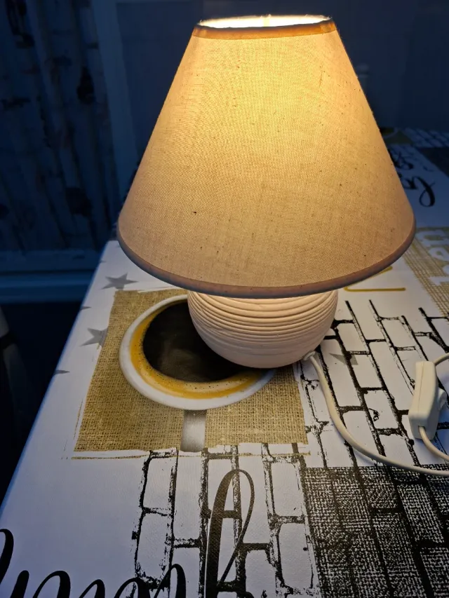 Lámpara de mesilla tela y base cerámica