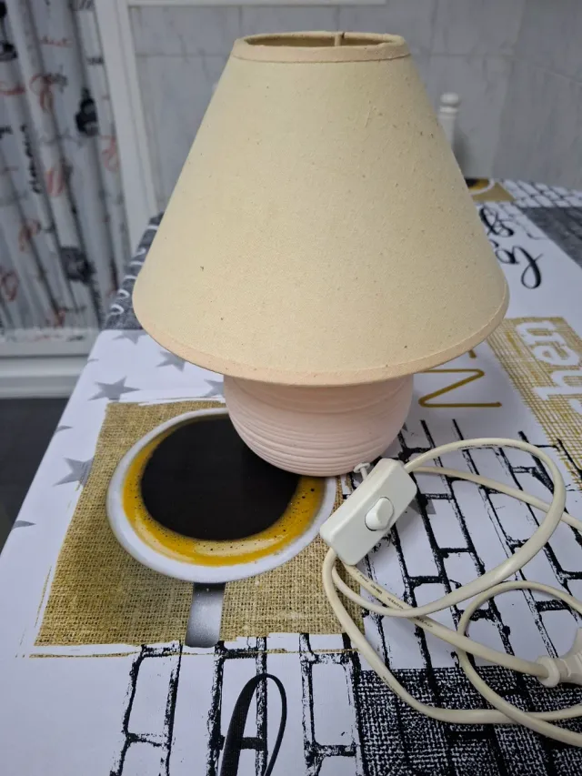 Lámpara de mesilla tela y base cerámica