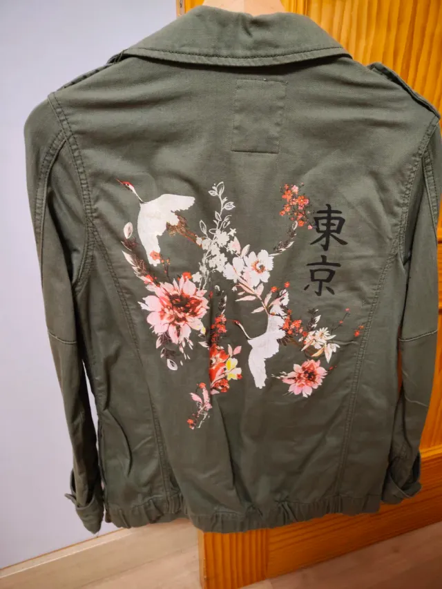 Chaqueta Bershka verde militar XS